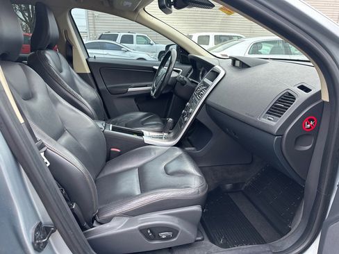 Used 2011 Volvo XC60 T6 image 16