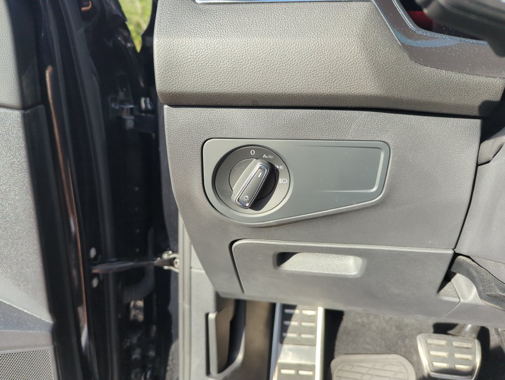 Certified 2023 Volkswagen Tiguan SE R-Line FWD image 20