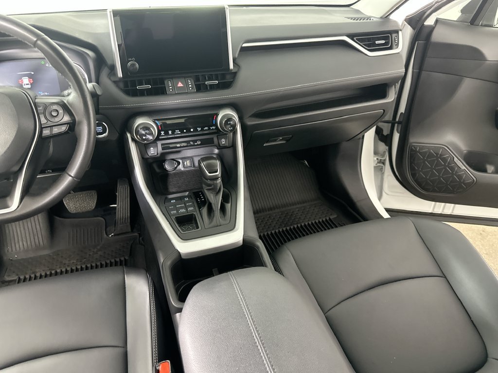 Used 2025 Toyota RAV4 XLE Premium AWD/4WD image 21