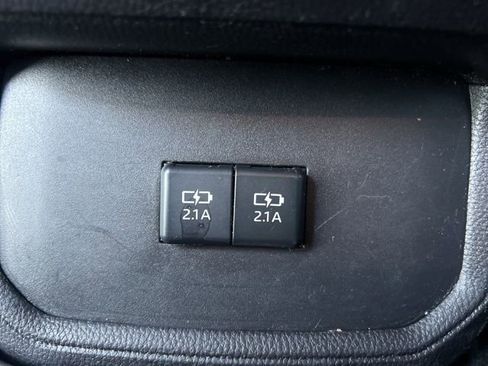 Used 2021 Toyota Highlander XLE image 22