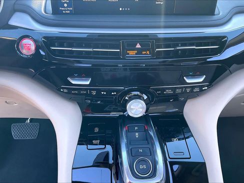 Used 2025 Acura MDX SH-AWD w/ Technology Package image 35