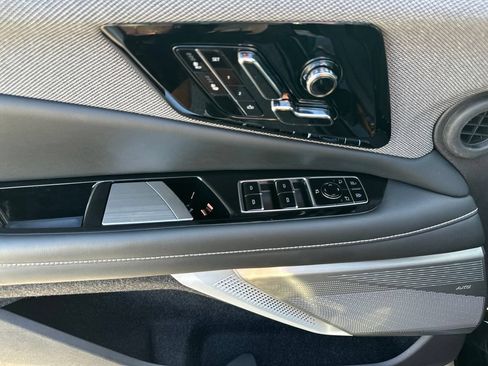 Certified 2025 Cadillac Optiq Sport 1 w/ LPO, Floor Liner Package AWD/4WD image 21