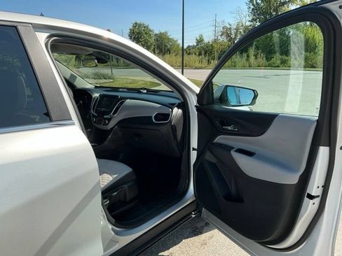 Used 2021 Chevrolet Equinox LT FWD image 17