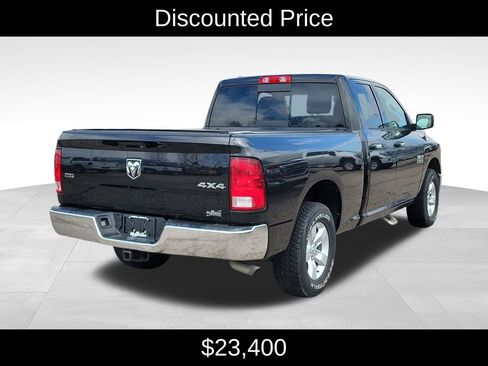Used 2017 RAM 1500 Classic SLT AWD/4WD image 3