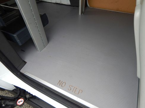 Used 2022 Ford Transit Connect XL image 17