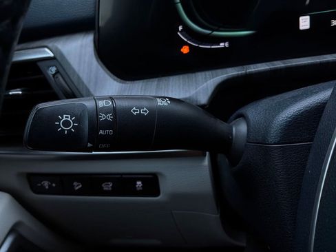 Used 2024 Kia Telluride EX w/ EX Captain's Chair Package FWD image 42