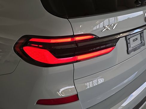 Used 2024 BMW X7 xDrive40i w/ M Sport Package image 33