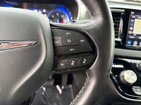 Used 2020 Chrysler Pacifica Touring-L Plus w/ Advanced Safetytec Group FWD image 21