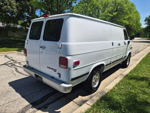 Used 1995 Chevrolet G20 RWD image 4