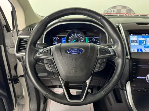 Used 2017 Ford Edge Titanium w/ Technology Package FWD image 13
