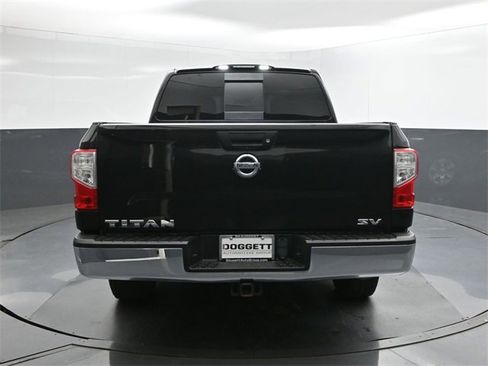 Used 2018 Nissan Titan SV image 8