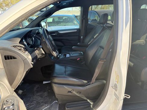 Used 2017 Dodge Grand Caravan GT image 9