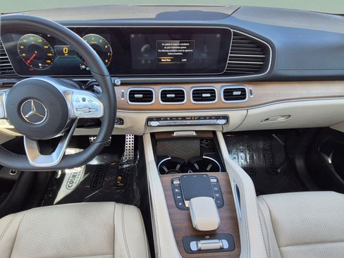 Used 2023 Mercedes-Benz GLS 450 4MATIC image 15