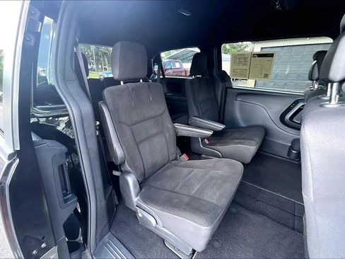 Used 2019 Dodge Grand Caravan SE FWD image 28