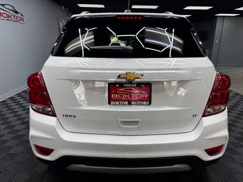 Used 2019 Chevrolet Trax LT w/ LT Convenience Package image 12