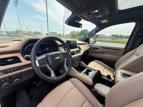 Used 2024 Chevrolet Tahoe Premier AWD/4WD image 14