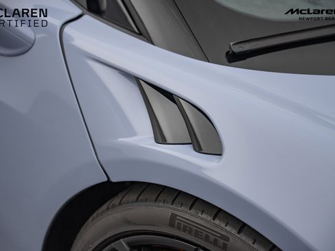 Used 2024 McLaren Artura image 3