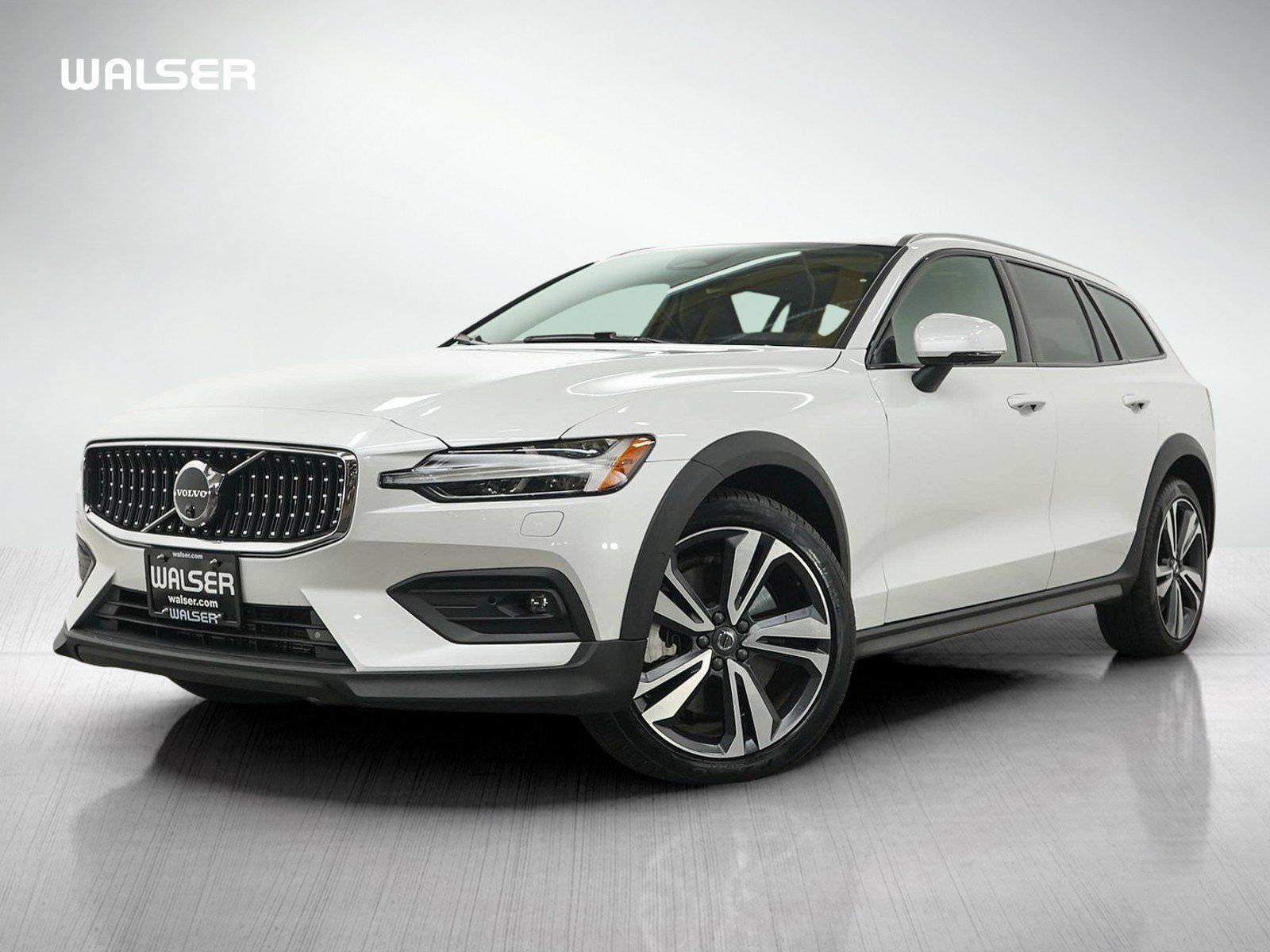 Used 2025 Volvo V60 B5 Cross Country Plus AWD/4WD image 1