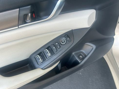 Used 2018 Honda Accord LX image 11