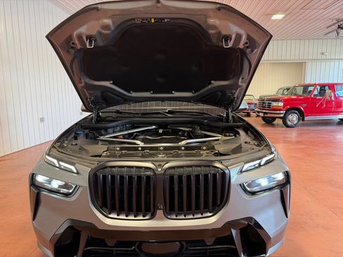 Used 2024 BMW X7 xDrive40i w/ M Sport Package AWD/4WD image 45