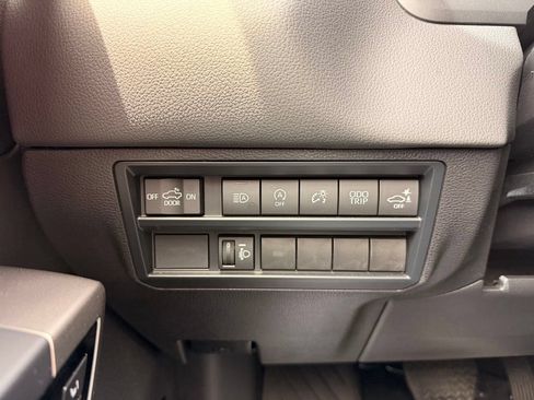 Used 2025 Toyota Tundra Limited AWD/4WD image 31