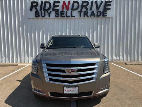 Used 2019 Cadillac Escalade Luxury AWD/4WD image 8