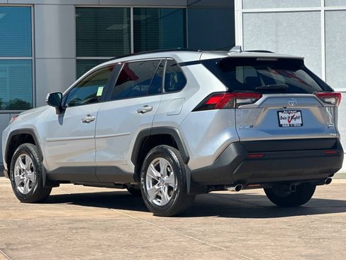 Used 2025 Toyota RAV4 XLE AWD/4WD image 6
