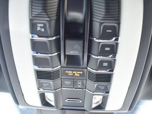Used 2017 Porsche Cayenne Platinum Edition AWD/4WD image 36