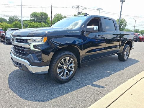 Certified 2024 Chevrolet Silverado 1500 LT AWD/4WD image 3