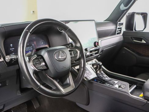Used 2024 Lexus GX 550 w/ Accessory Package (Z1) AWD/4WD image 25