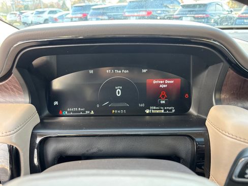 Used 2022 Lincoln Nautilus Reserve w/ Equipment Group 201A image 15