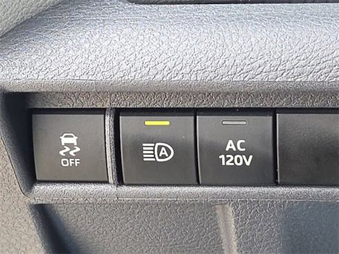 Used 2022 Toyota Sienna XSE image 24