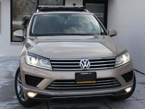 Used 2016 Volkswagen Touareg Sport image 3