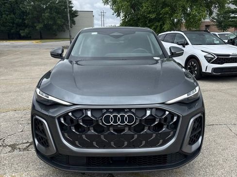 Used 2025 Audi Q5 Premium Plus w/ Premium Plus AWD/4WD image 2