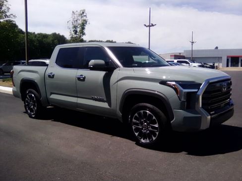Used 2024 Toyota Tundra Limited w/ Power Package AWD/4WD image 1