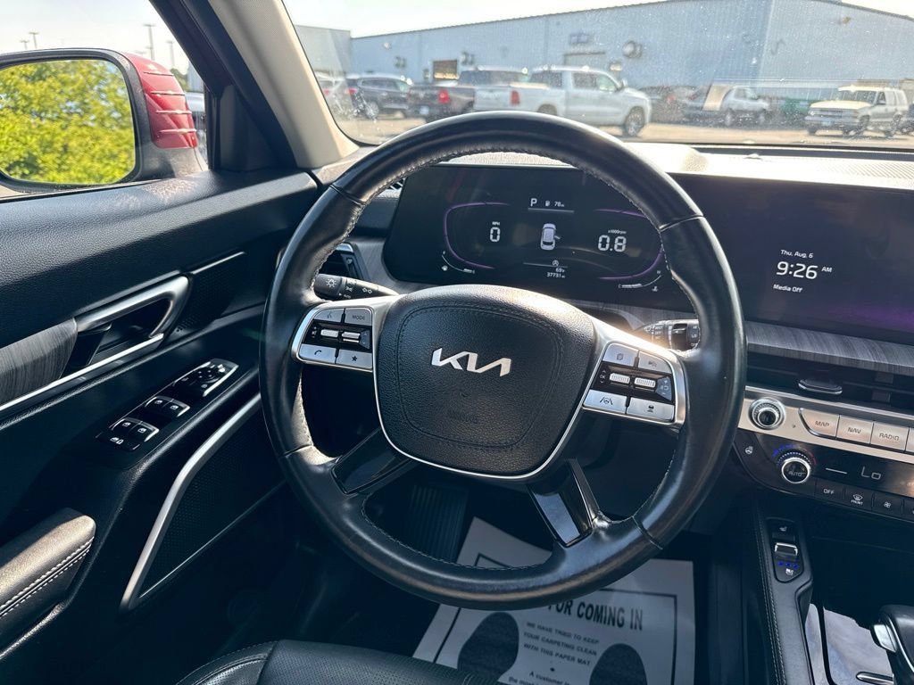 Used 2023 Kia Telluride EX w/ EX Captain's Chair Package AWD/4WD image 17