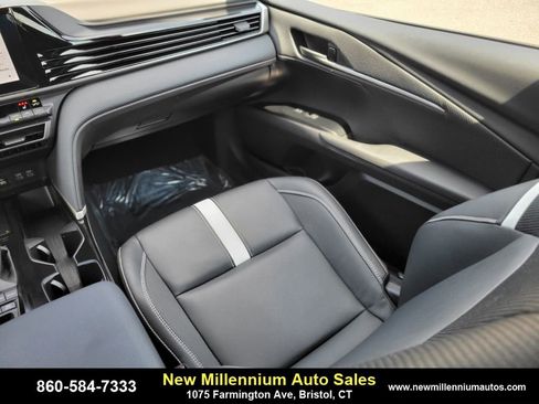 Used 2025 Toyota Camry SE image 15