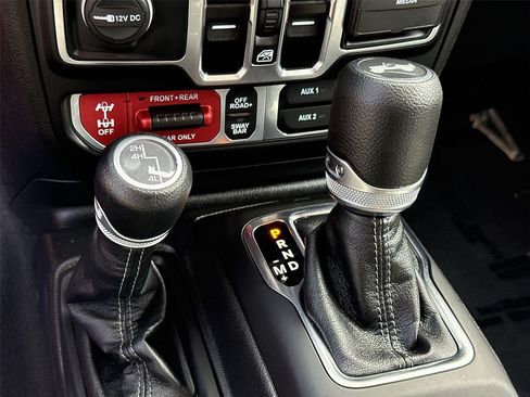 Used 2025 Jeep Wrangler Unlimited Rubicon AWD/4WD image 14