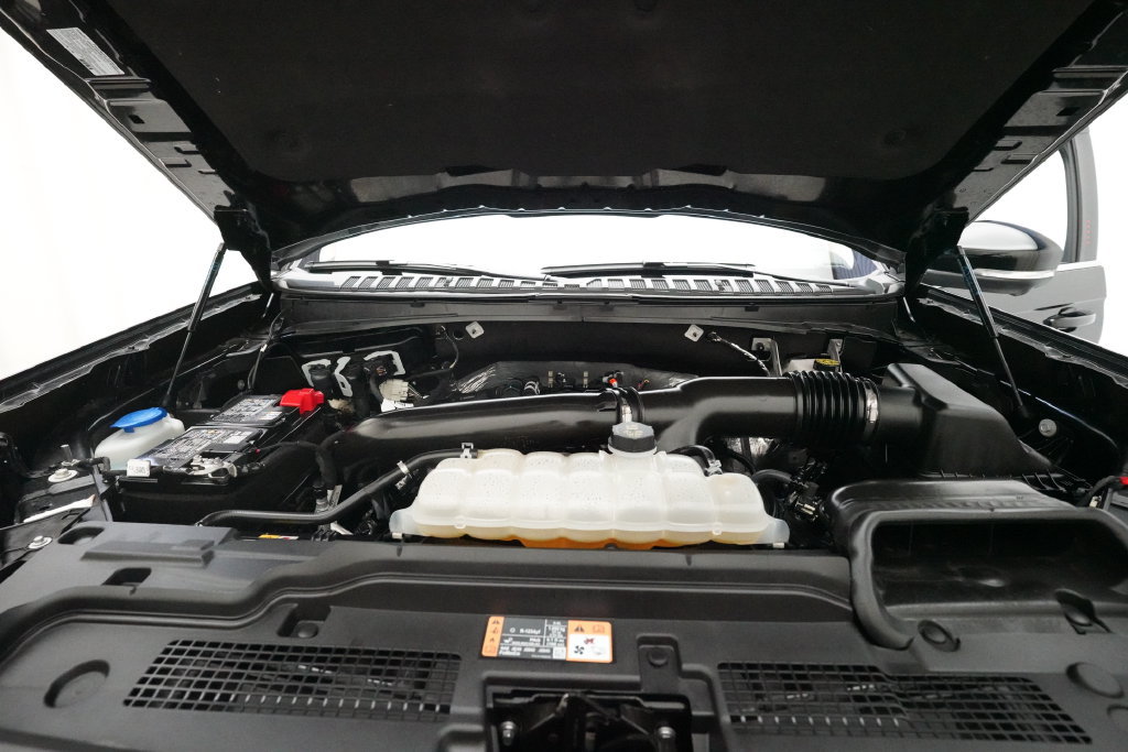 Used 2025 Ford Expedition Max Active AWD/4WD image 3