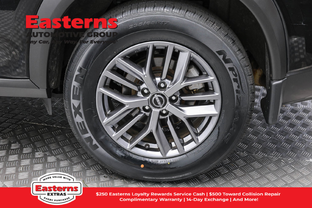 Used 2023 Nissan Rogue S AWD/4WD image 9