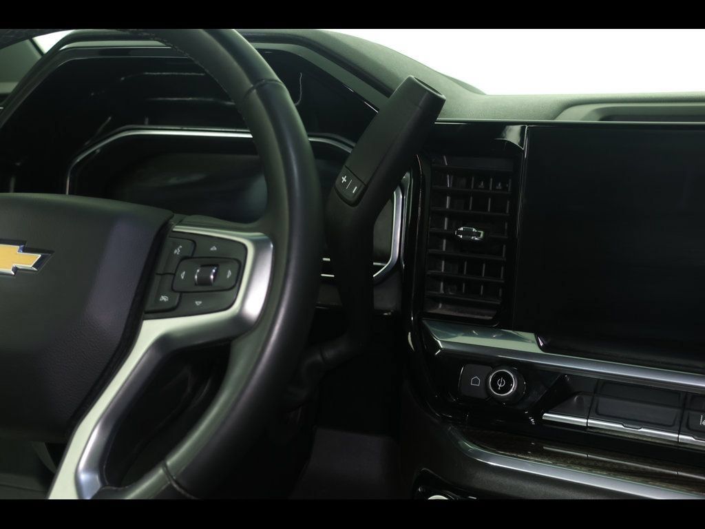 Used 2025 Chevrolet Silverado 2500 LT AWD/4WD image 16