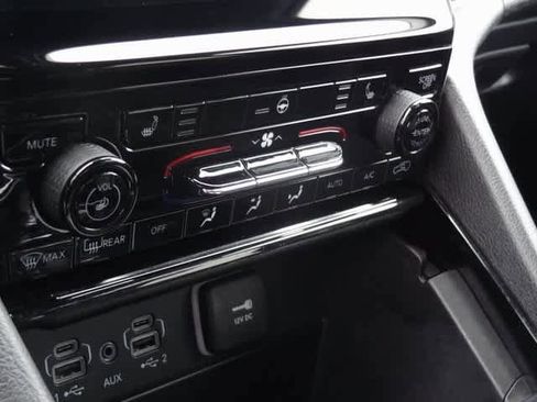 Used 2023 Jeep Grand Cherokee Limited image 12