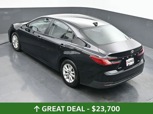 Used 2025 Toyota Camry LE image 38