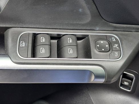 Used 2021 Mercedes-Benz GLB 250 4MATIC image 16