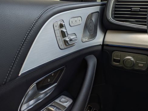 Used 2025 Mercedes-Benz GLE 450e 4MATIC image 26