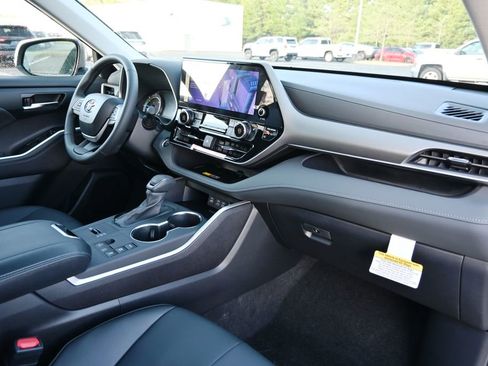New 2026 Toyota Highlander XLE AWD/4WD image 16