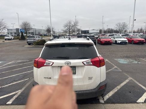 Used 2015 Toyota RAV4 XLE image 9