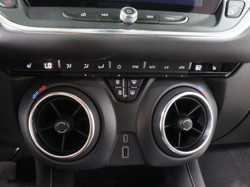 Used 2025 Chevrolet Blazer LT AWD/4WD image 10