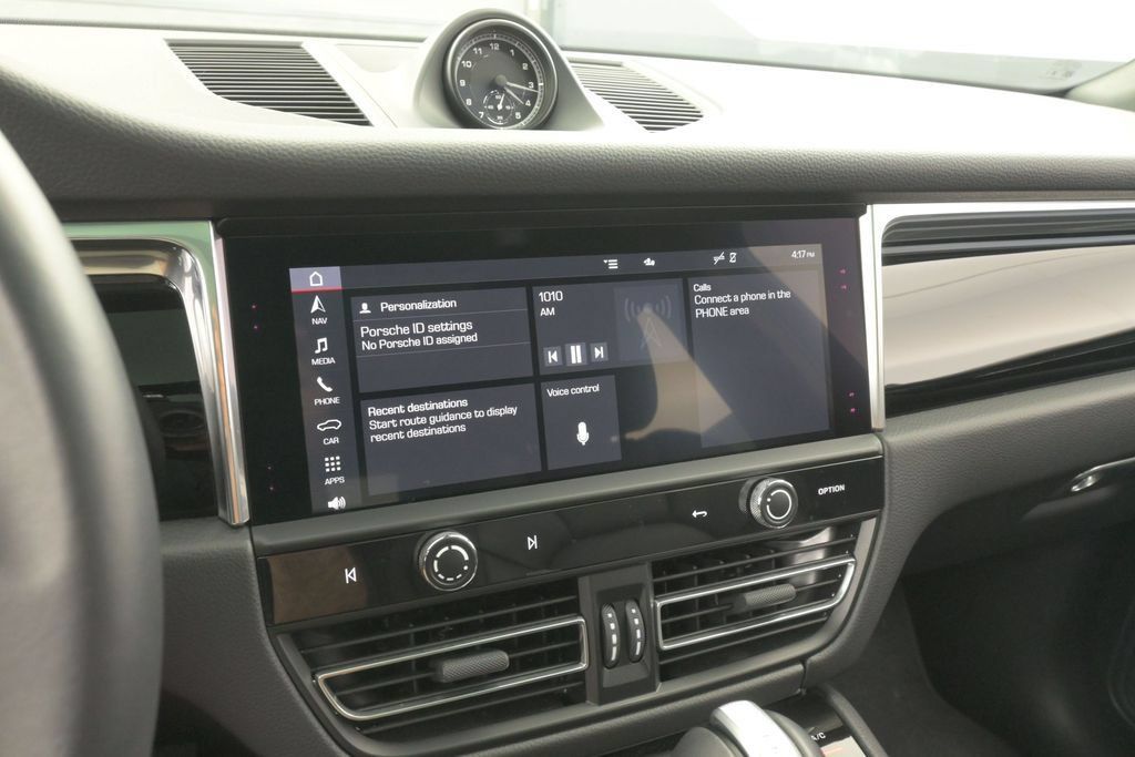 Certified 2026 Porsche Macan AWD/4WD image 20