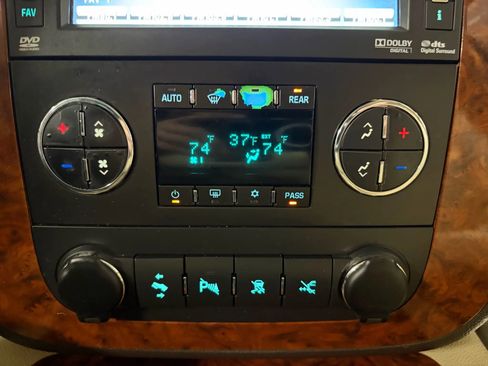 Used 2012 GMC Yukon XL Denali image 47